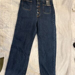 Women's ribcage straight ankle Levi denim 28x29 never worn tags on
